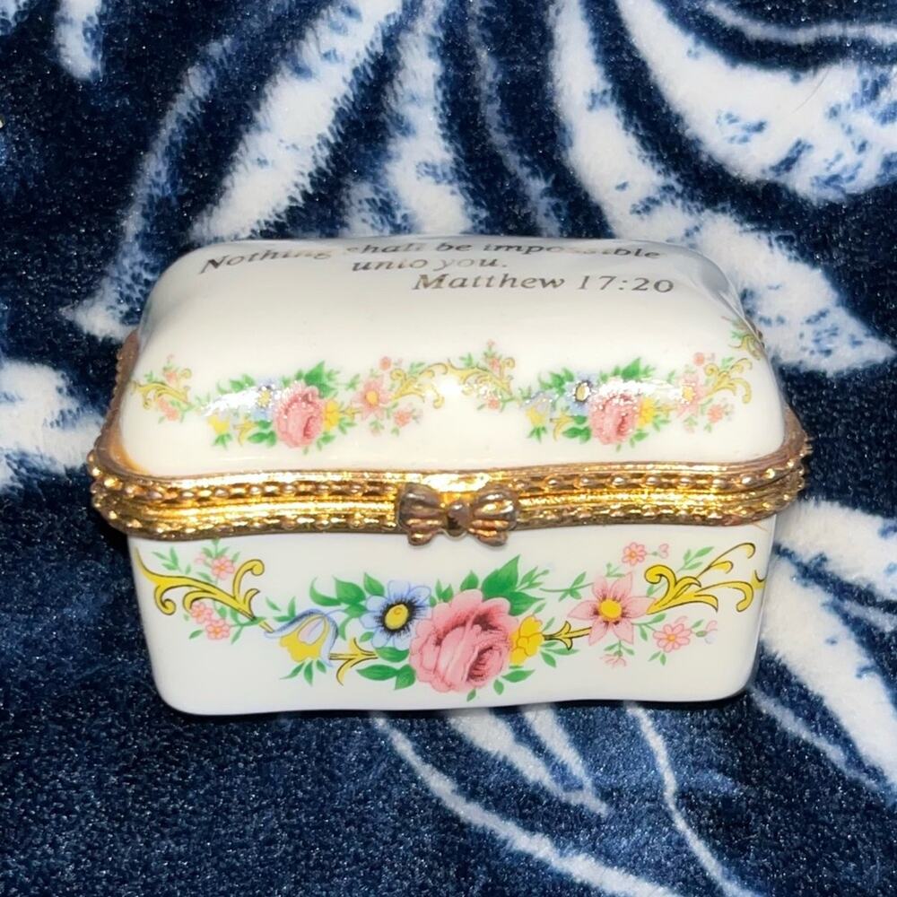 Vintage Imperial Porcelain Trinket Box "Nothing shall be impossible unto you"